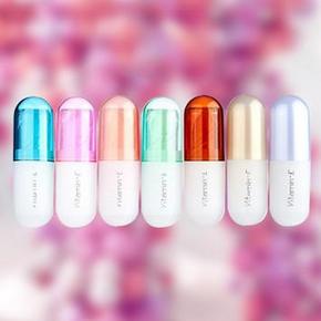 SUPER GLOSS 高度保湿维他命E护唇膏 4g/支 11元(2支包邮)