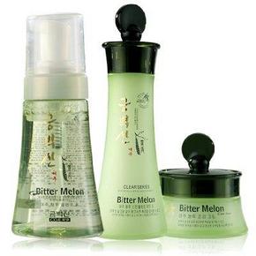 手慢无# CO.E韩伊 苦瓜清透洁面泡200ml+爽肤水120ml+调理霜50g 15.9元