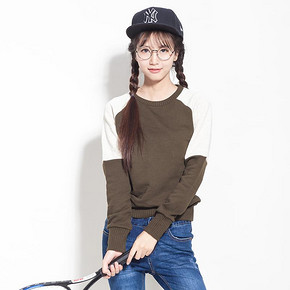 曼迪费恩 撞色拼接宽松圆领针织衫毛衣 29元包邮(79-50券)