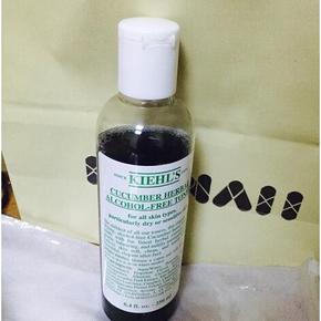 这款黄瓜水是科颜氏的明星单品，刚用的时候皮肤疼的受不了，说