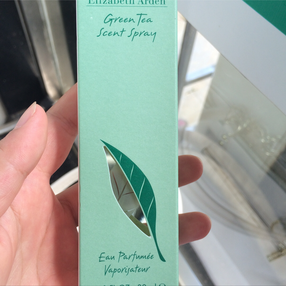 伊丽莎白雅顿绿茶淡香水~~最爱的香水之一！！味道淡雅清新，