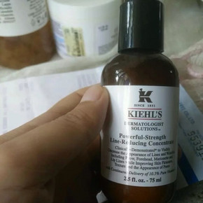 科颜氏维C精华，这款使用起来，刚摸起来油油的，但是涂在脸上