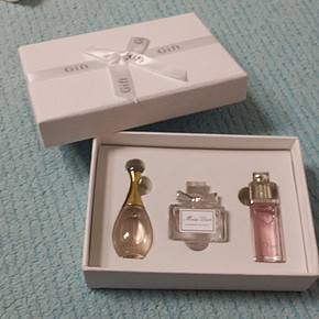 经典的小香套装，平时可以根据心情天气换着用用。比起大包装的